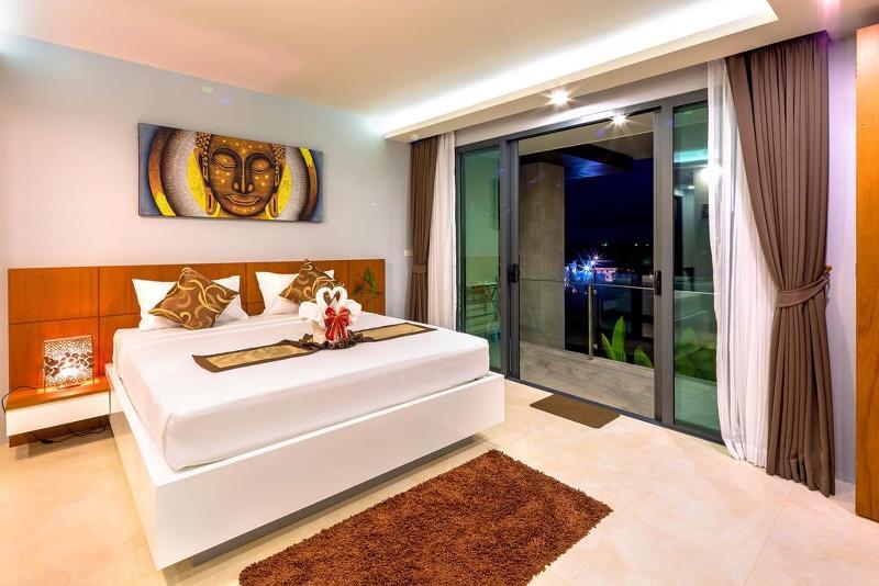 แอท เดอะ ทรี คอนโดมิเนียม ภูเก็ต Phuket ภายนอก รูปภาพ